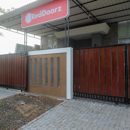 فندق Reddoorz Near Kawasan Bandara Ahmad Yani Semarang 2 المظهر الخارجي الصورة