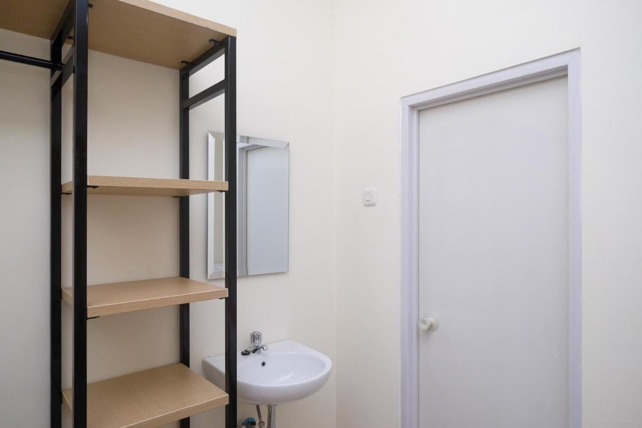 فندق Reddoorz Near Kawasan Bandara Ahmad Yani Semarang 2 المظهر الخارجي الصورة