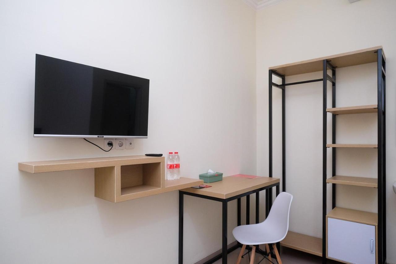 فندق Reddoorz Near Kawasan Bandara Ahmad Yani Semarang 2 المظهر الخارجي الصورة