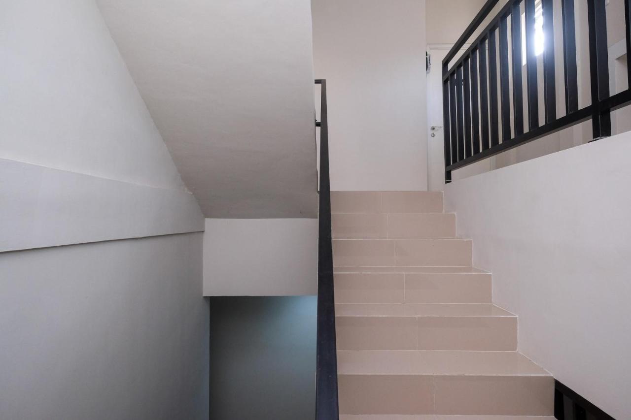 فندق Reddoorz Near Kawasan Bandara Ahmad Yani Semarang 2 المظهر الخارجي الصورة