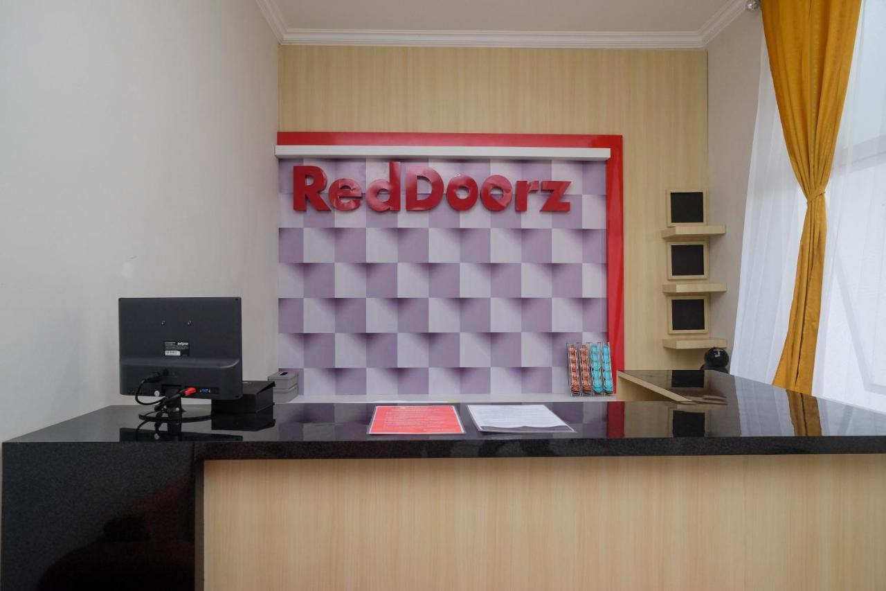 فندق Reddoorz Near Kawasan Bandara Ahmad Yani Semarang 2 المظهر الخارجي الصورة