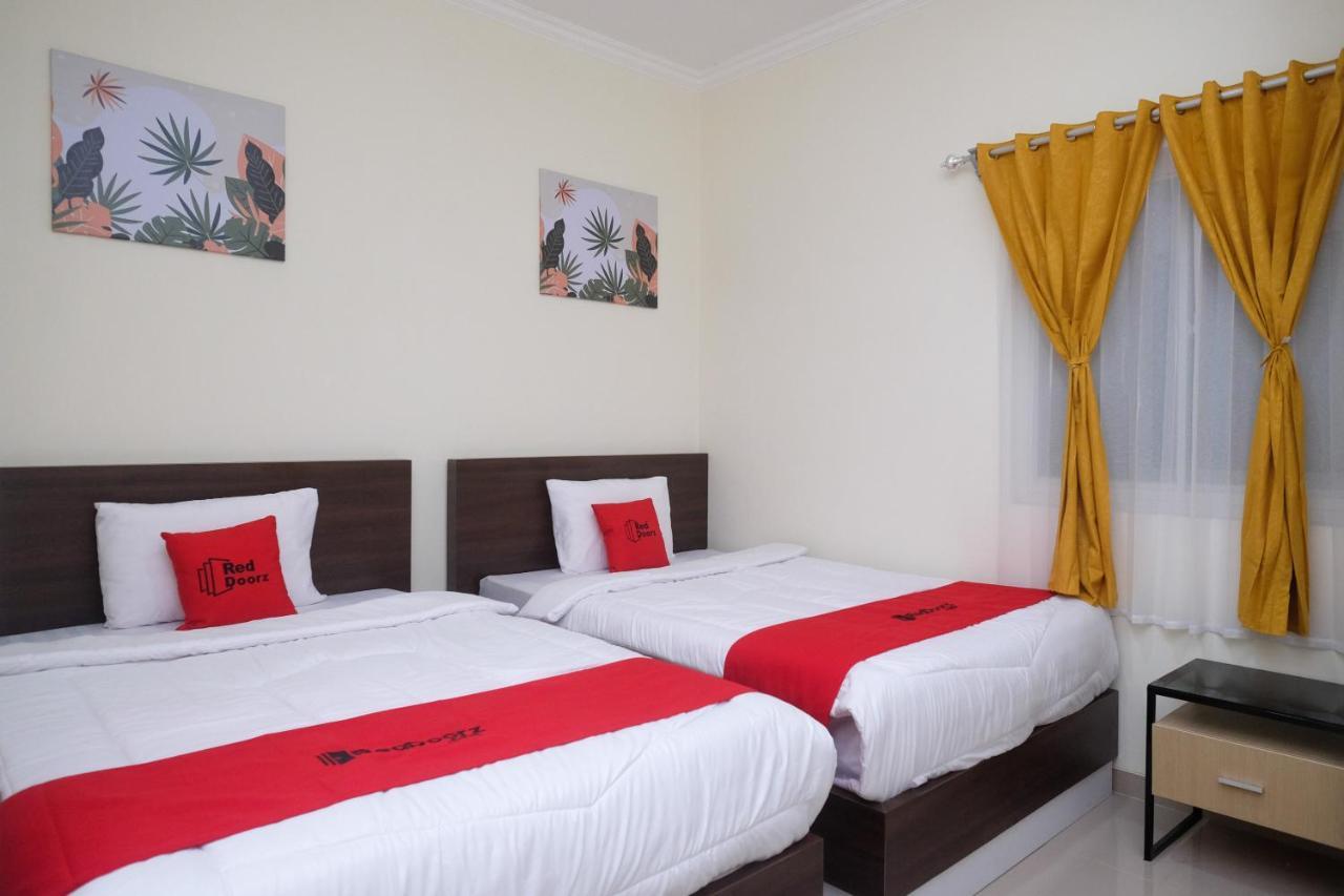 فندق Reddoorz Near Kawasan Bandara Ahmad Yani Semarang 2 المظهر الخارجي الصورة