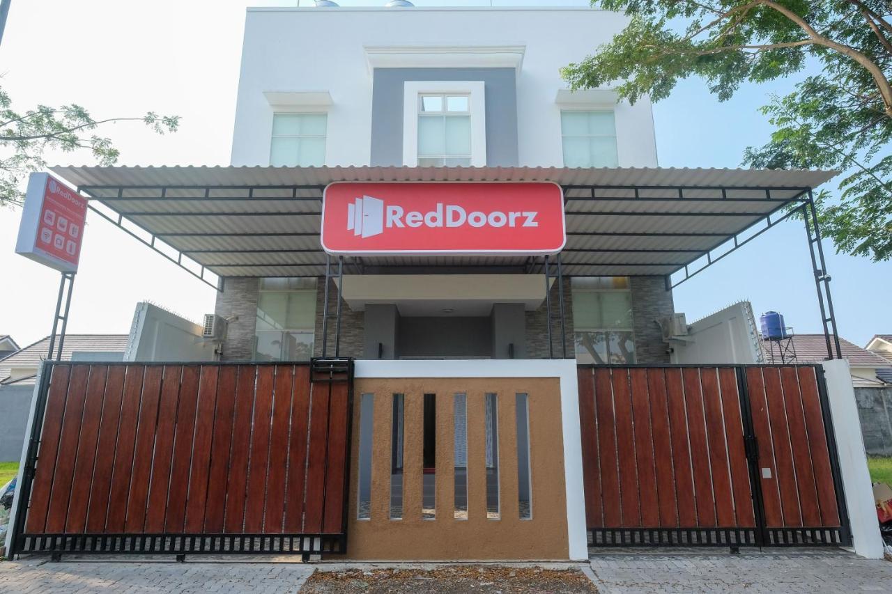 فندق Reddoorz Near Kawasan Bandara Ahmad Yani Semarang 2 المظهر الخارجي الصورة