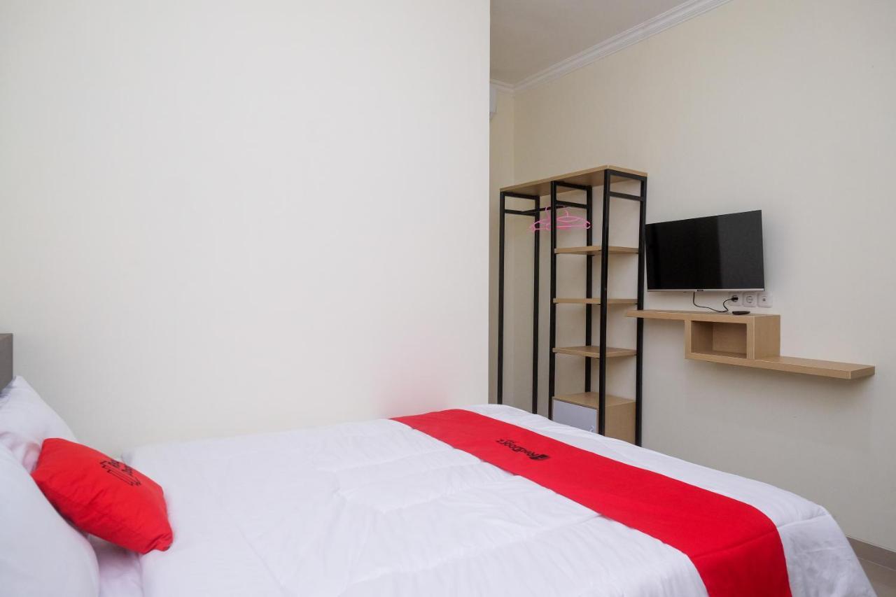 فندق Reddoorz Near Kawasan Bandara Ahmad Yani Semarang 2 المظهر الخارجي الصورة